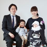 お宮参りの服装：赤ちゃんとママ・パパは何を着る？