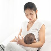 【医師監修】授乳中に生理が再開するのはいつ？生理再開で授乳に影響はある？