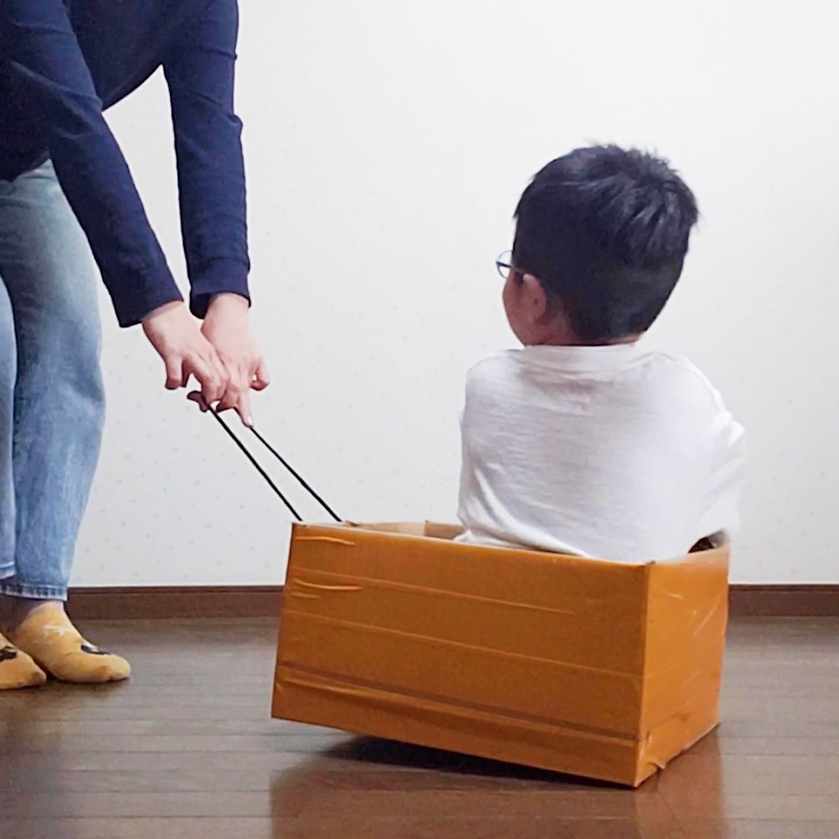保育士監修 1歳から遊べる 段ボールで作るくるま Mamadays ママデイズ