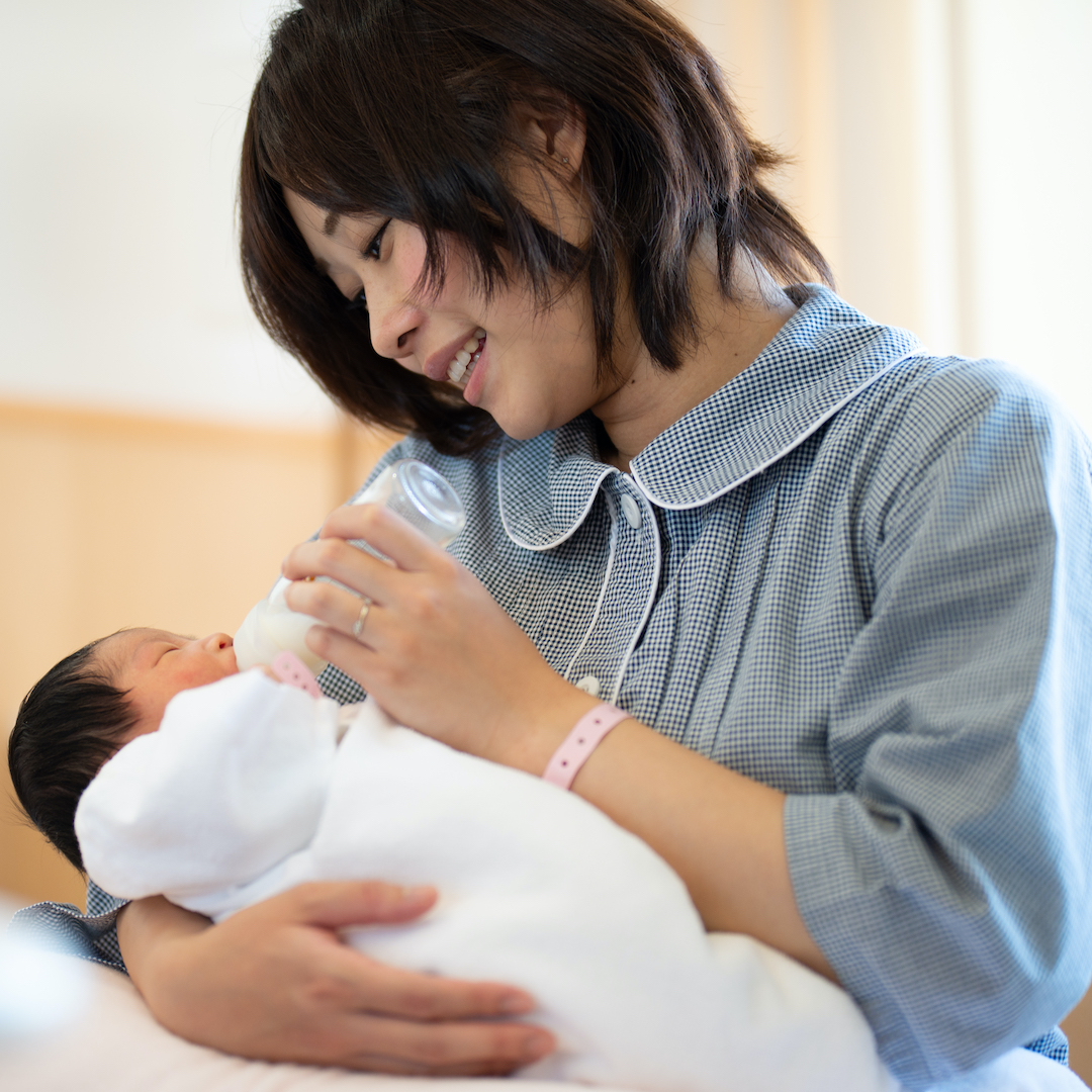 助産師監修 生後1ヶ月の赤ちゃんの授乳の間隔はどのくらい Mamadays ママデイズ
