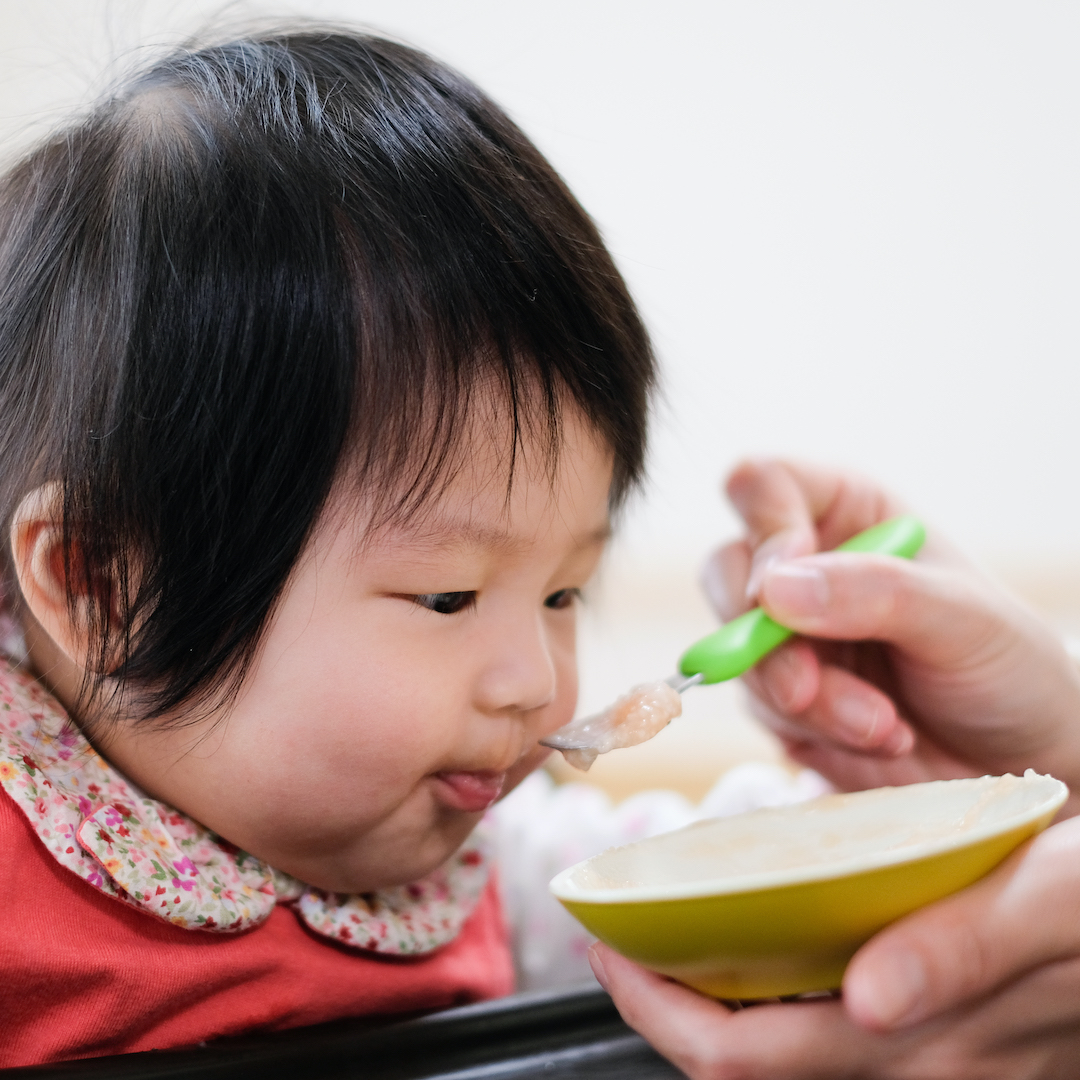 管理栄養士監修 離乳食の開始 生後4ヶ月だと早い理由は Mamadays ママデイズ