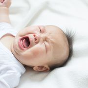 新生児が寝てくれない！考えられる原因と寝かしつけのコツや対策を解説！
