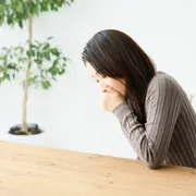 生理前の吐き気は妊娠超初期症状？気持ち悪い原因やつわりが始まる時期なども解説