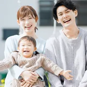 女の子が生まれる人の特徴はある？産み分けの成功確率やジンクスも解説