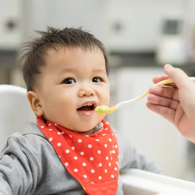 離乳食の椅子はいつから？座らないなどの悩み対策も紹介