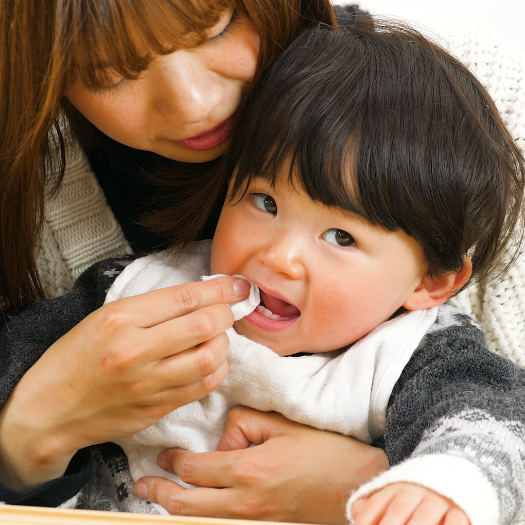 小児歯科専門医監修 歯ぐずりとは 赤ちゃんの歯の生え始めに気をつけること Mamadays ママデイズ