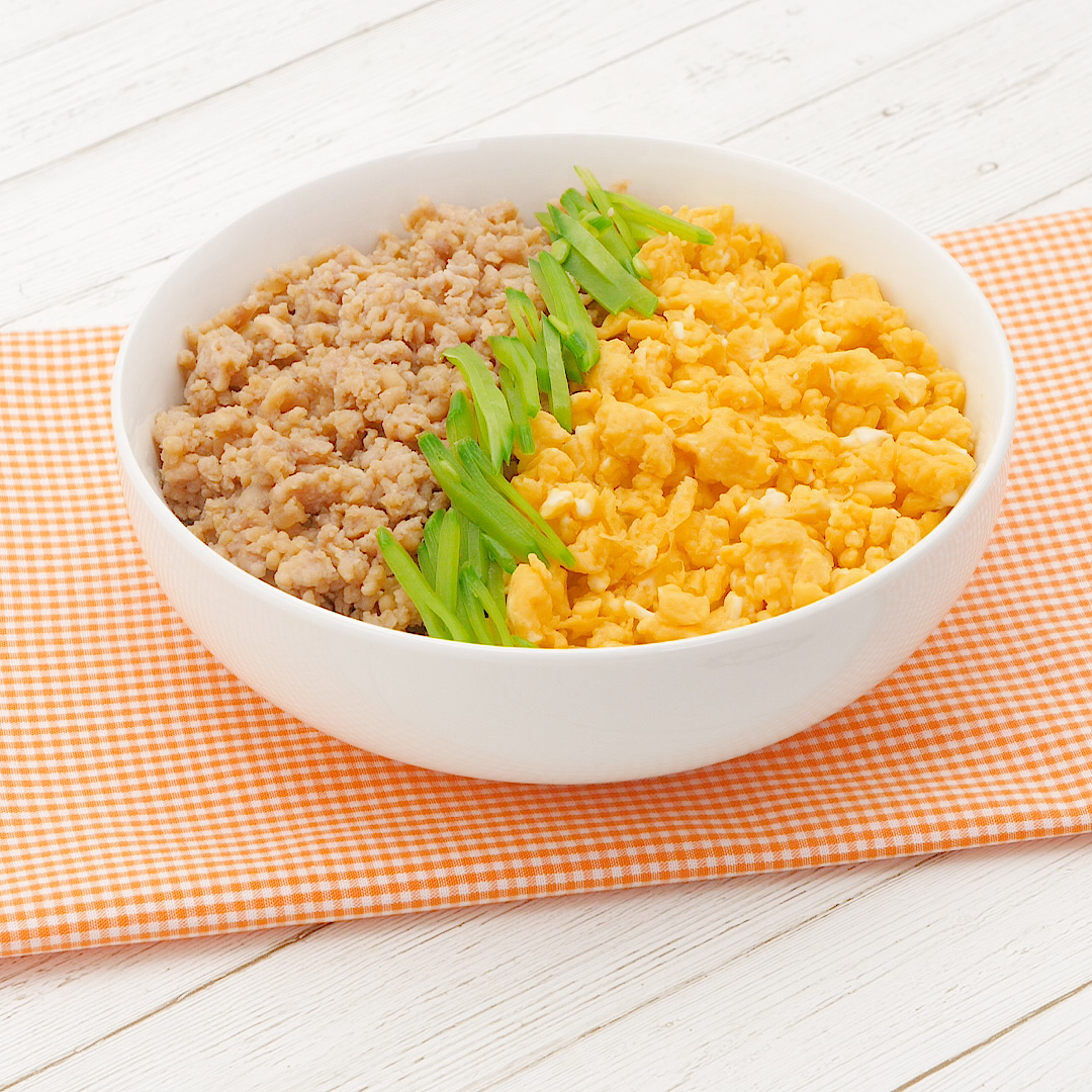 子どもがよろこぶ 鶏そぼろと卵の三色丼 1歳6ヶ月頃から おとな 管理栄養士監修 Mamadays ママデイズ