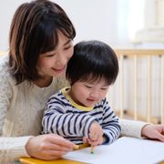 子どものお絵かきはいつからはじめる？