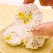 冷凍ストックできる！ 離乳食おにぎり量産テク