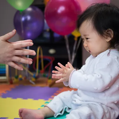 0歳児の風船遊び　どうやって遊ぶ？