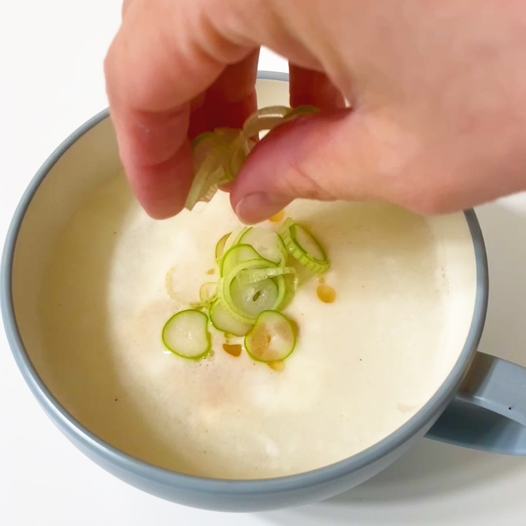 余った卵白を活用！簡単即席スープの作り方