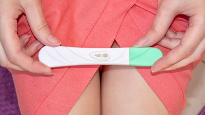 妊娠検査薬に尿をかけすぎると陽性になるって本当？