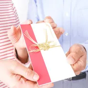 親から子どもへ贈る出産祝いの金額は？相場やマナー・喜ばれる品物を解説！