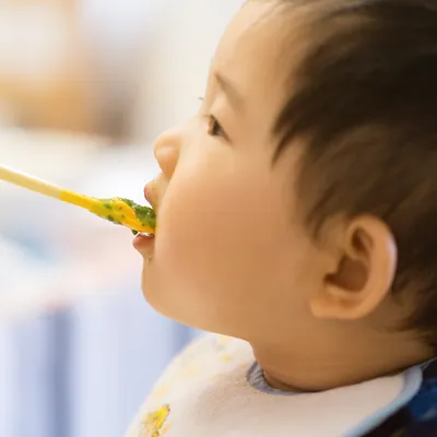 離乳食初期（生後5〜6ヶ月）の進め方スケジュール！レシピも紹介【管理栄養士監修】