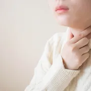 妊娠中の喉の痛みの原因は？対処法や薬の服用の注意点を解説