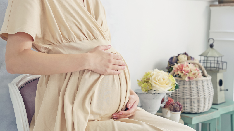 妊娠中の腰痛の原因や予防法は？赤ちゃんへの影響・骨盤ベルトの効果も解説