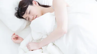 妊娠初期はうつ伏せNG？赤ちゃんへの影響・妊娠中の楽な姿勢も解説