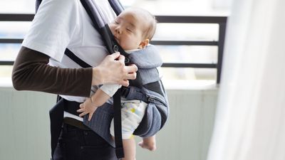 赤ちゃんが抱っこ紐を嫌がるのはなぜ？考えられる理由や対処法を解説！