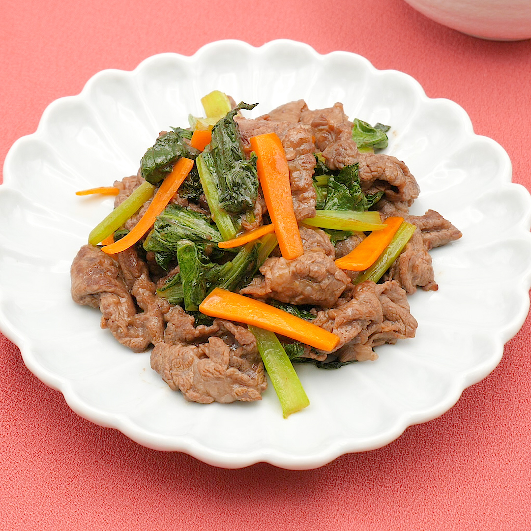 鉄が多く含まれる食材で　牛肉と小松菜のオイスター炒め