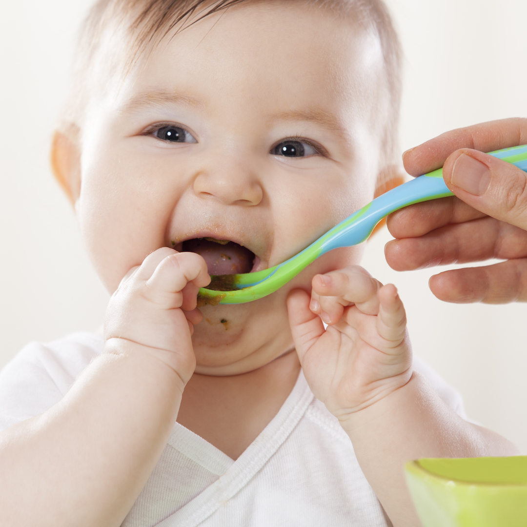 離乳食のスプーン 月齢別の選び方は いつから自分で おすすめスプーンも紹介 Mamadays ママデイズ