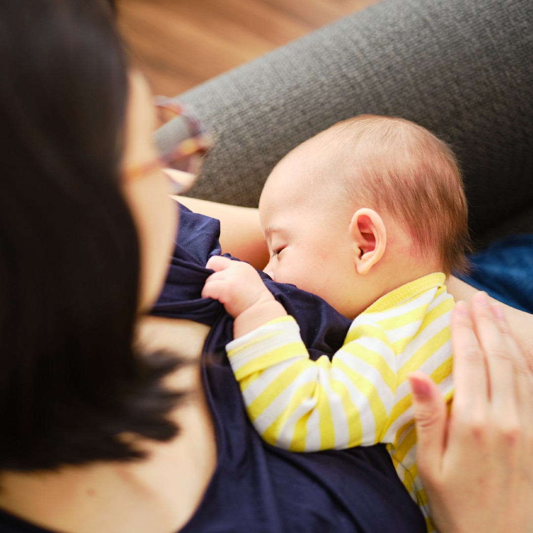 助産師監修 母乳育児 正しい授乳の姿勢は 抱き方の種類とコツ Mamadays ママデイズ