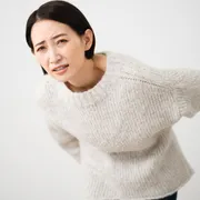 妊娠中期の腰痛の原因は？赤ちゃんへの影響はない？改善に効果的な姿勢や予防策も解説