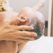 【助産師監修】赤ちゃんの頭の悩み　脂漏性湿疹の対処法