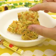 手づかみ食べの練習に　冷凍できるパスタおやき