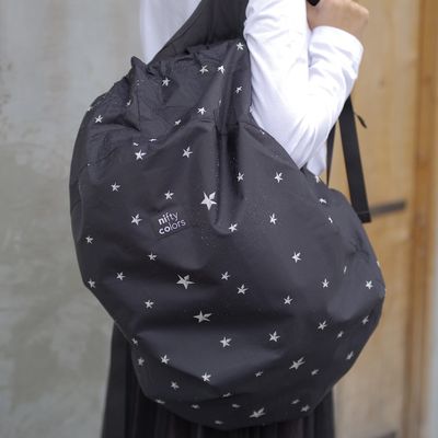 雨からリュックを守るバックパックカバー
