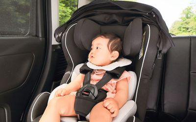 抱っこ紐で車に赤ちゃんを乗せてもいい？チャイルドシートを使わないと違反に！