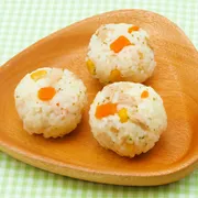 炊飯器で簡単 新玉ねぎピラフおにぎり