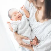 自閉症の子が抱っこを嫌がるのはいつから？反り返りがみられる場合の対処法も解説！