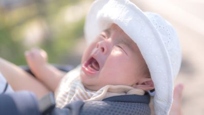 赤ちゃんが抱っこ紐を嫌がるのはなぜ？考えられる理由や対処法を解説！