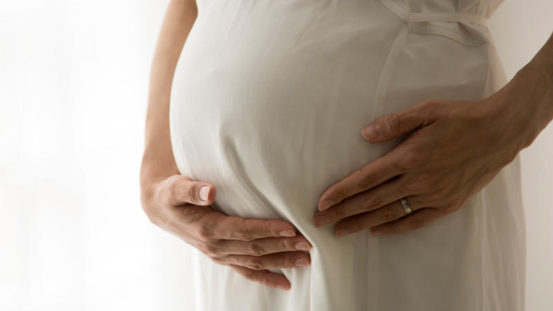 妊娠後期・臨月の便秘の解消法や予防法を解説！胎児への影響やいきむ時の注意点