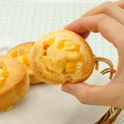 ホットケーキミックスで！　とうもろこしとチーズのくるくるパン